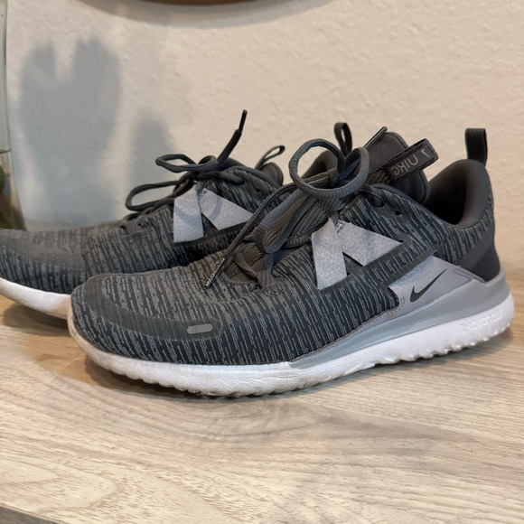 Men’s Nike Renew Sneakers in Size 9 Training Gym Running - Picture 3 of 6